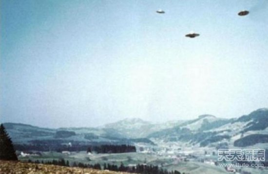 绝密档案曝光：英国飞行员60年前遇UFO