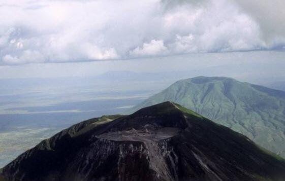 世界上最大的死火山——恩戈罗恩戈罗火山口