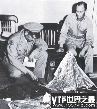 美国曝光UFO及外星人尸体照 全世界惊慌