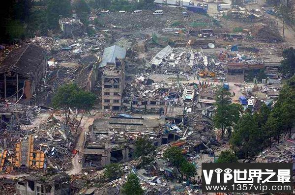 汶川地震看到龙，有人说是真龙飞天有人说龙脉死亡