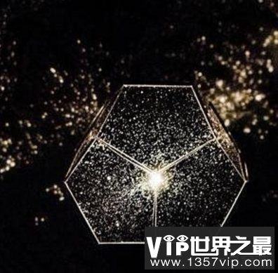 宇宙曾经发生过的神秘事件，揭秘者是两棵松树