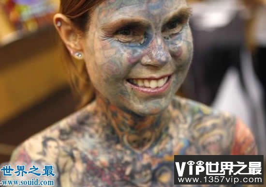 世界上纹身最多的女人，95%的皮肤被纹身覆盖(www.1357vip.com)