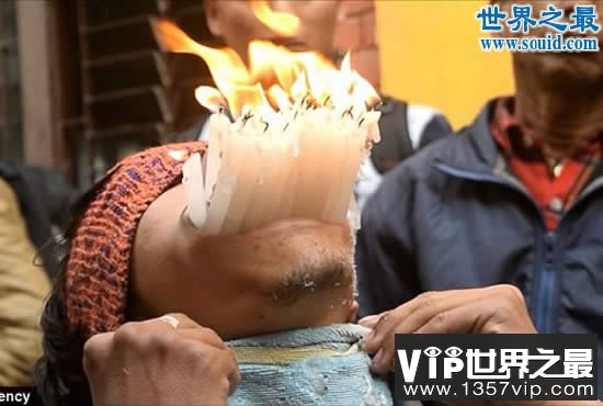 最新世界第一大嘴，尼泊尔男子嘴巴插进138支铅笔(www.1357vip.com)