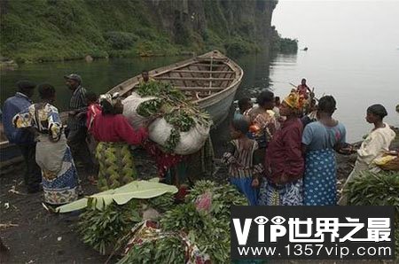 非洲疯狂杀人湖，湖底大量二氧化碳