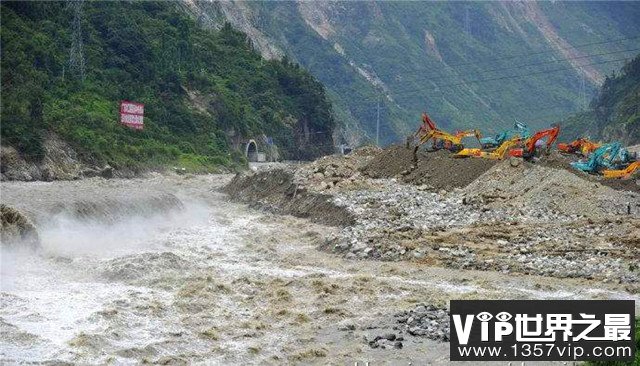 宜宾地震泥石流巨龙系谣言，拙劣的p图技术也敢出来骗人