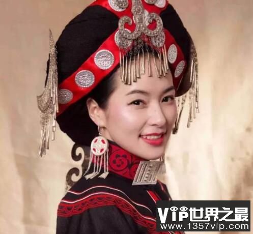 彝族第一美女：玛嘿阿依，选美大赛上惊艳众人(多图)