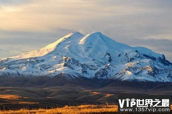 欧洲的最高峰：厄尔布鲁士山海拔5642米