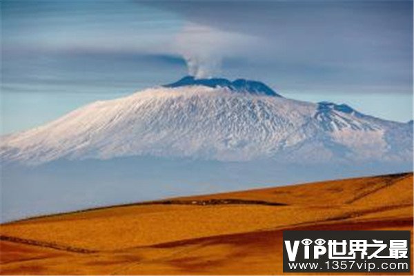 世界上爆发最频繁的活火山，至今已喷发500多次