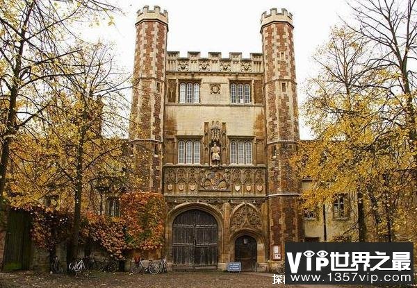 世界上最古老的大学 卡鲁因大学建于公元859年(著名的景点)